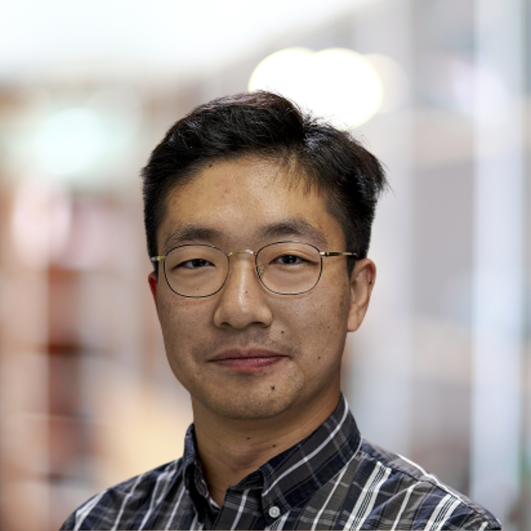 Headshot of Si Liu, smiling.