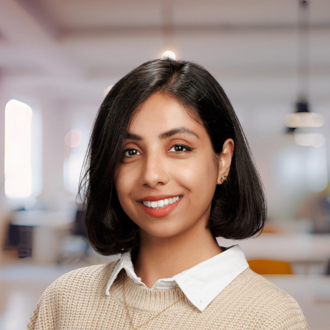 Headshot of Yasaman Hashemisanjani, smiling.