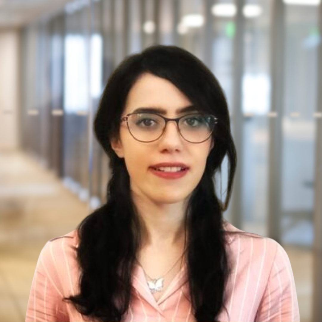 Headshot of Zeinab Vosooghi, smiling.